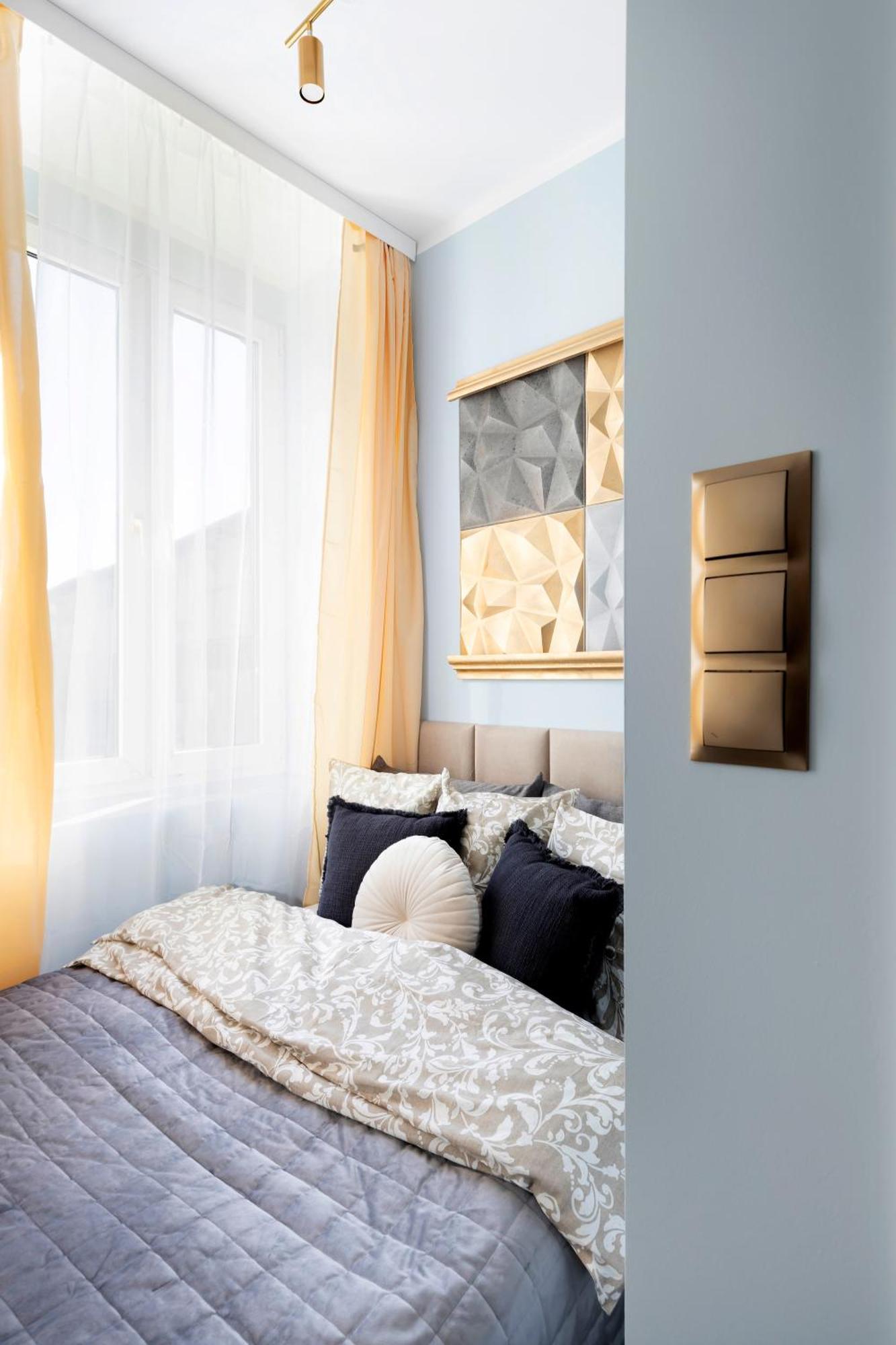 Golden Apartment *